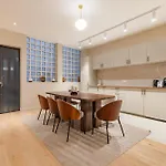 Large 4-Room Air-Conditioned Apartment With Patio In Paris