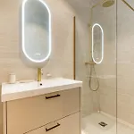 Large 4-Room Air-Conditioned Apartment With Patio In Paris