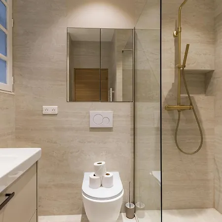 Appartamento Large 4-room Air-conditioned With Patio In *
