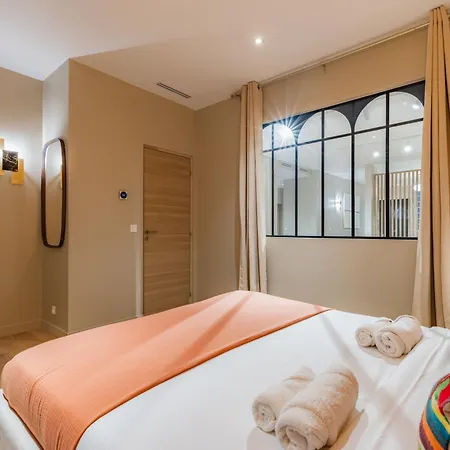 Appartamento Large 4-room Air-conditioned With Patio In *
