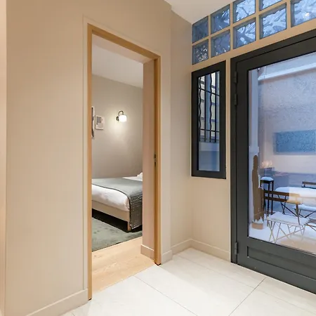 Appartamento Large 4-room Air-conditioned With Patio In Parigi