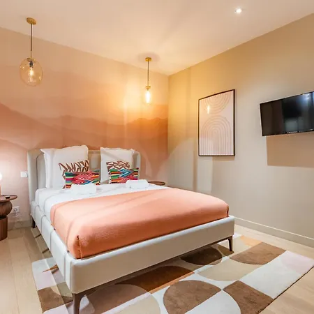 Appartamento Large 4-room Air-conditioned With Patio In