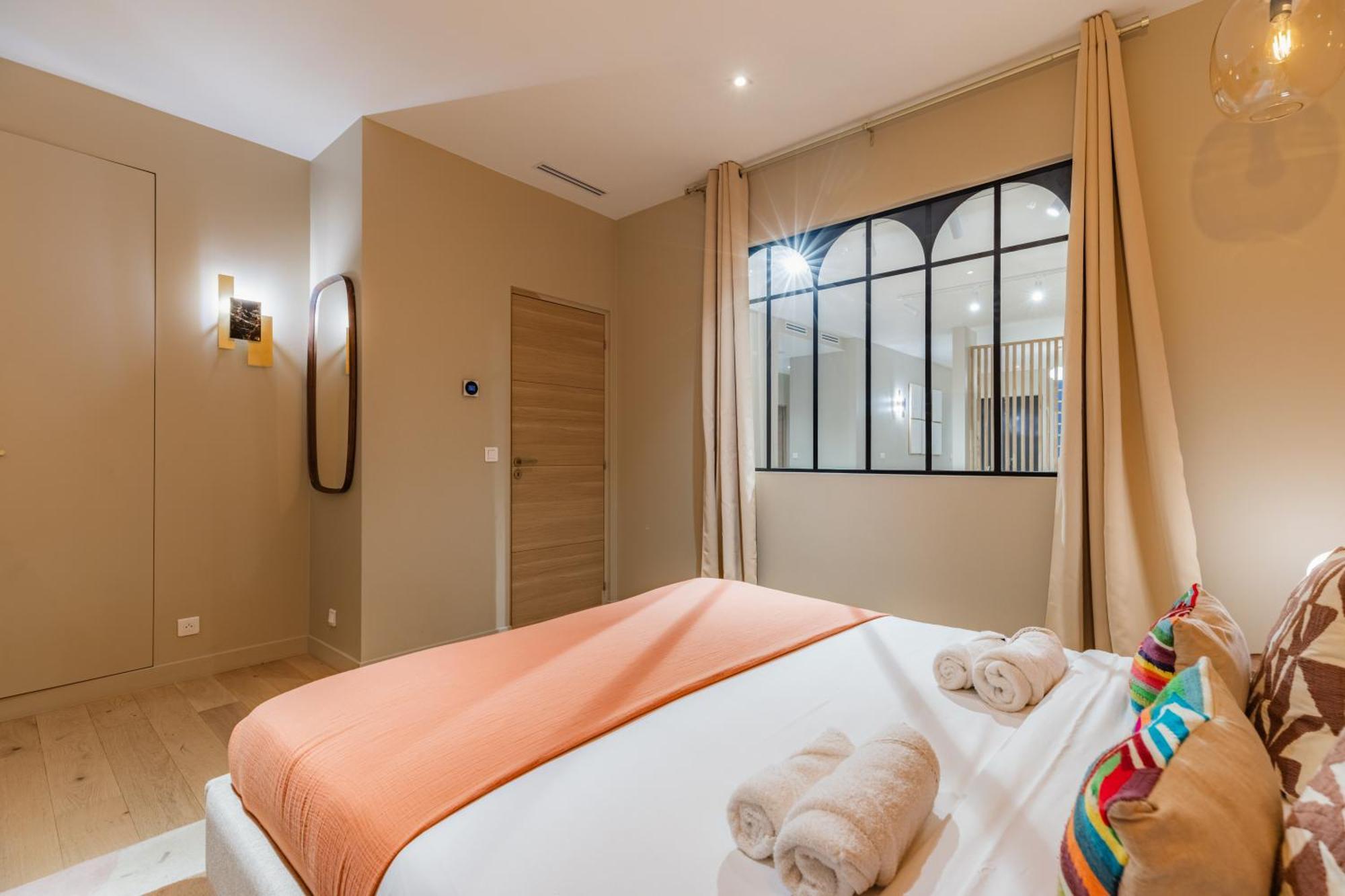 Appartamento Large 4-room Air-conditioned With Patio In *
